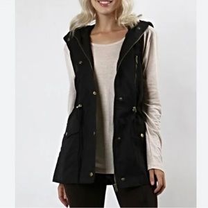 Zenana Outfitters Black Hooded Cargo vest